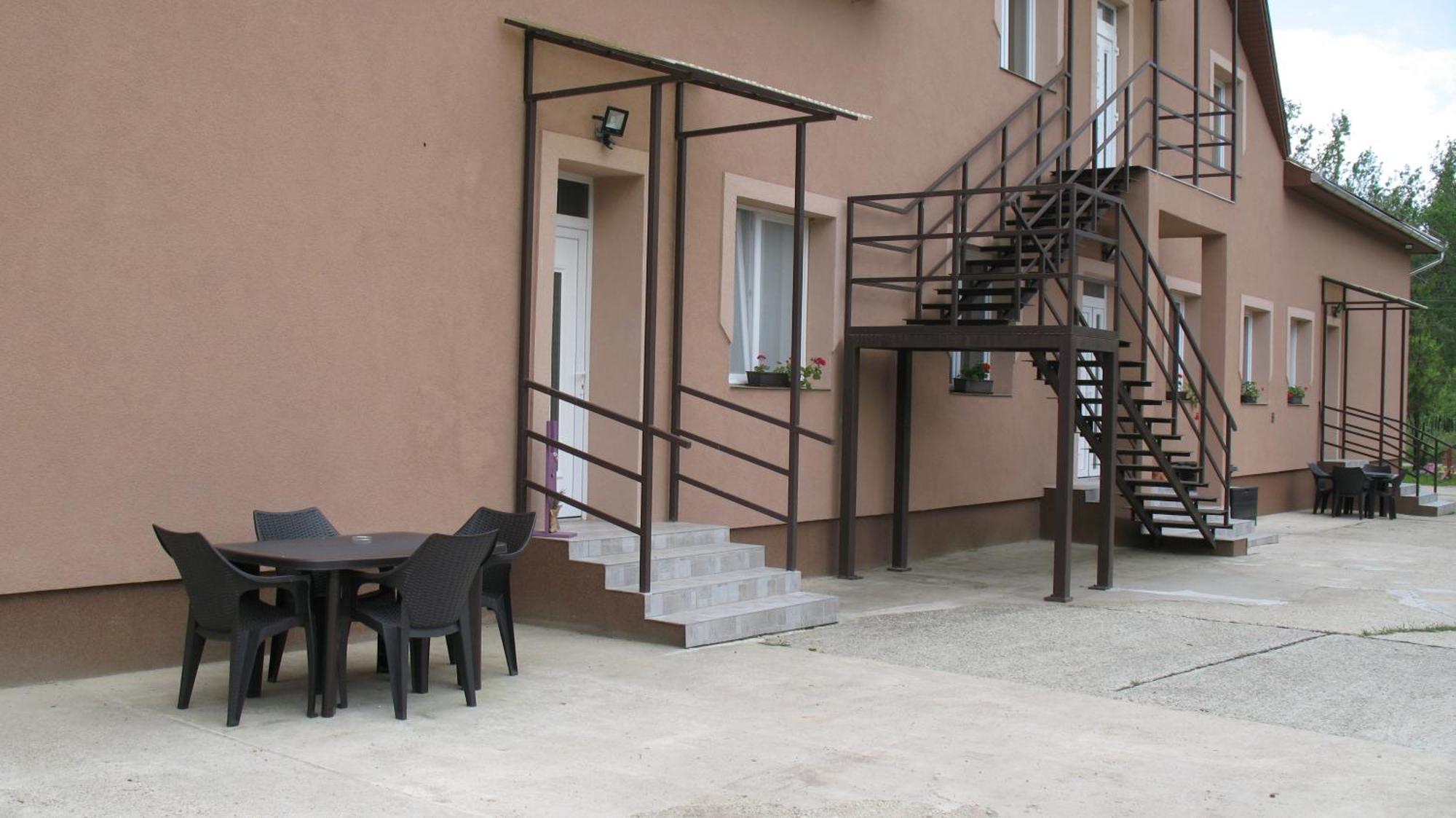 Izisz Apartman Matraterenye Exterior photo