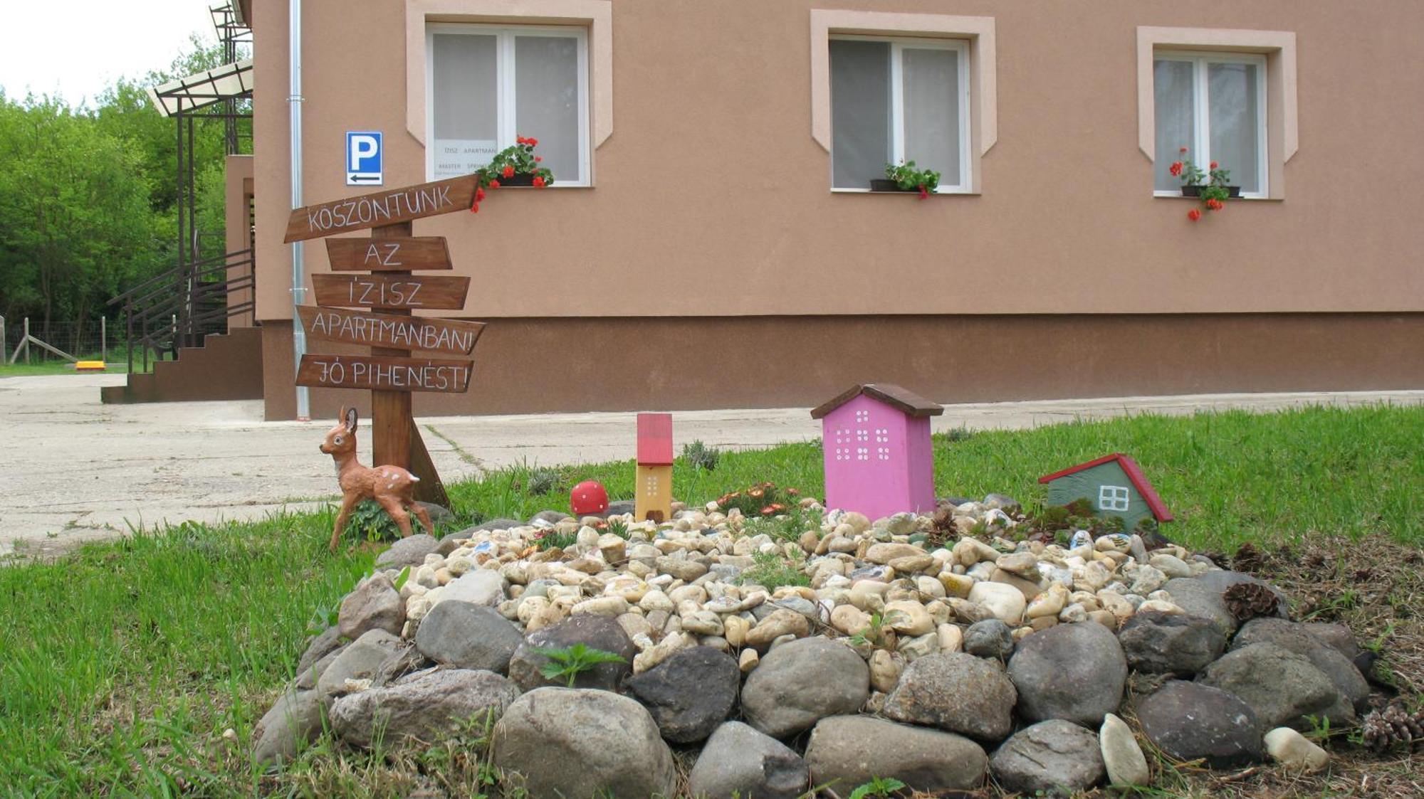 Izisz Apartman Matraterenye Exterior photo